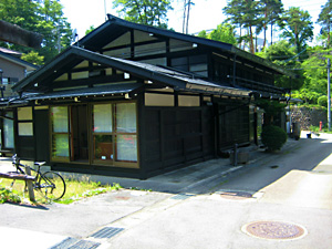 土地付き中古売店舗住宅